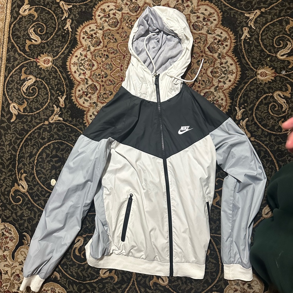Nike Windbreaker – Grey/White (Size S)